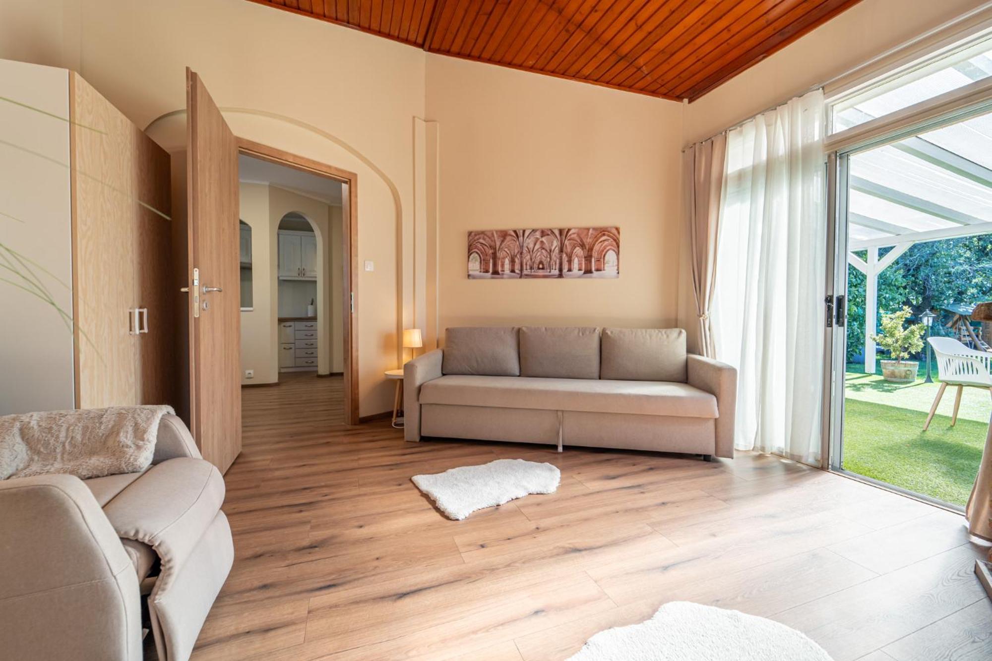 Abg House Pest Будапешт